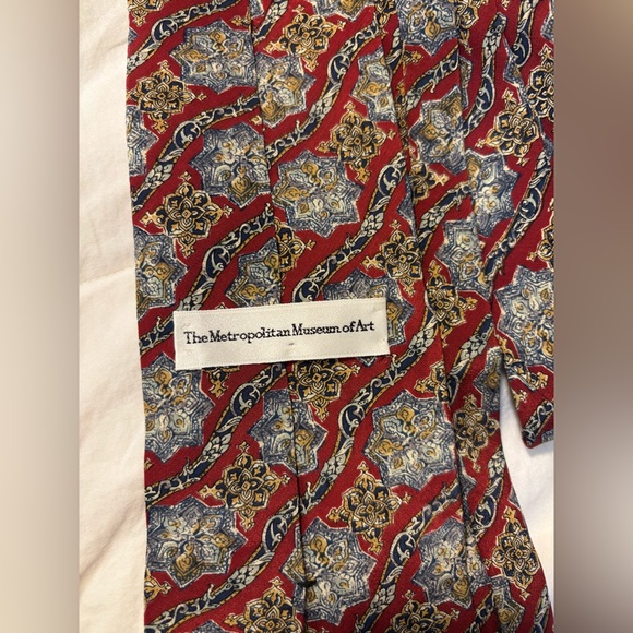 Metropolitan Museum of Art Silk Tie - Picture 1 of 3